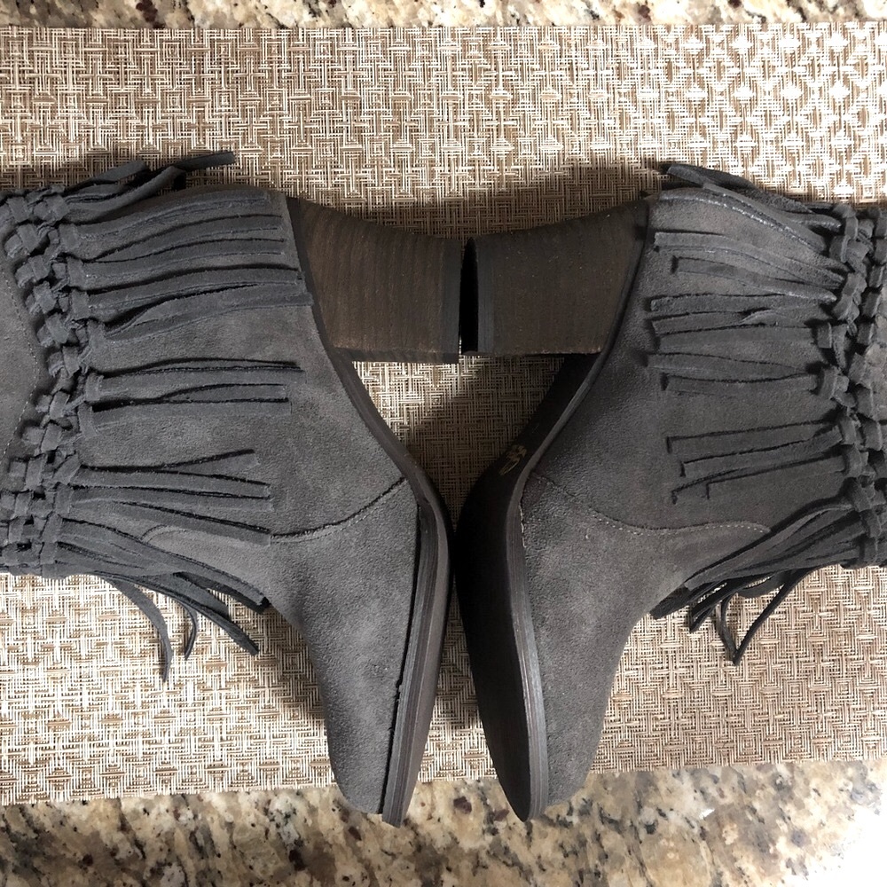 NWT Sbicca Suede Fringe Bootie in Style Sound , color charcoal ,size 7.5. - Picture 5 of 6